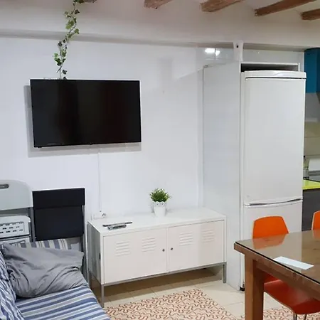 7 Pax Montserrat Ramblas Barcelona Appartamento