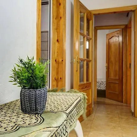 7 Pax Montserrat Ramblas Barcelona Appartamento *