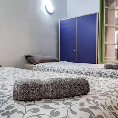 7 Pax Montserrat Ramblas Barcelona Apartment *
