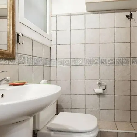 7 Pax Montserrat Ramblas Barcelona Apartment *