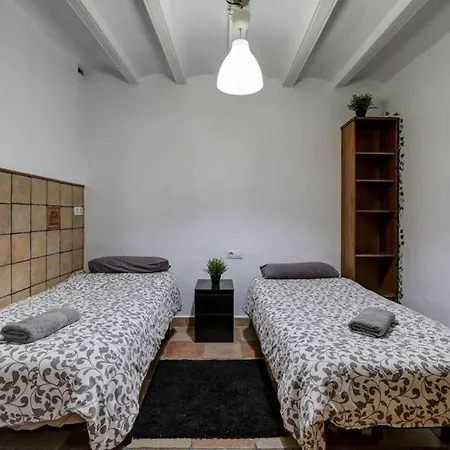 7 Pax Montserrat Ramblas Barcelona Appartamento Barcellona