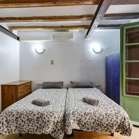 7 Pax Montserrat Ramblas Barcelona Apartment *